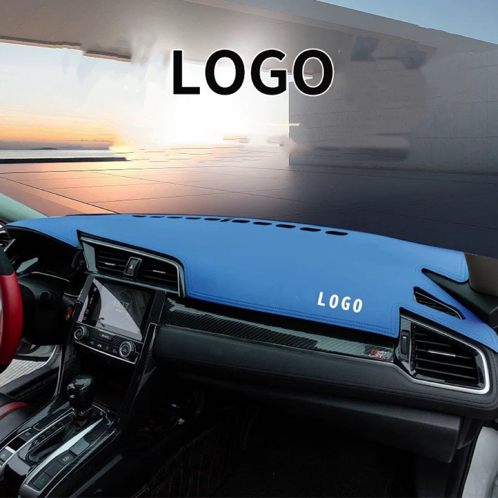 🔥Angepasst mit LOGO nach dem Automodell🔥Zentralkonsole Armaturenbrett Sonnenblende Pad (geeignet für alle SUV und Limousine Modelle)